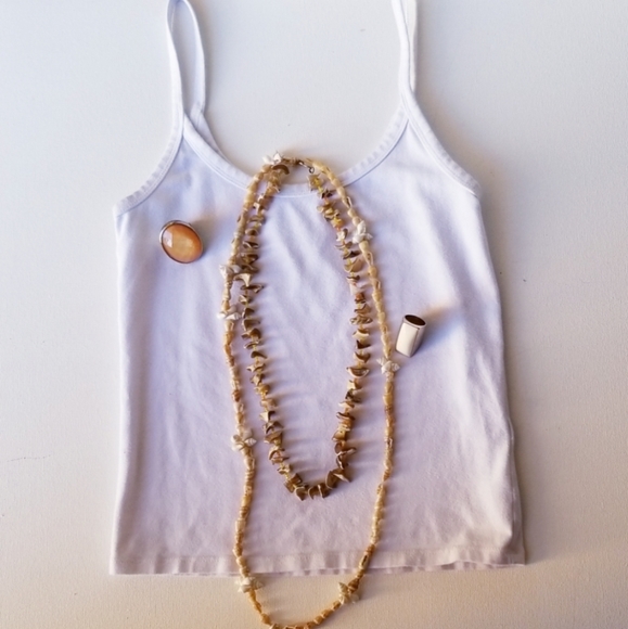 New! Two Shell Necklaces - Picture 6 of 7